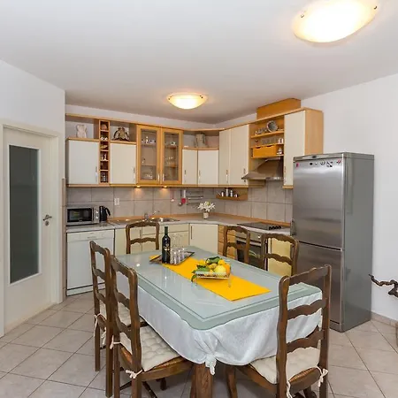 Apartment Ivo Podstrana