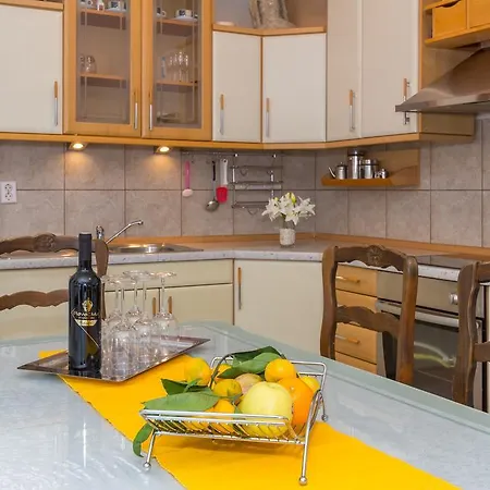 Apartment Ivo Podstrana