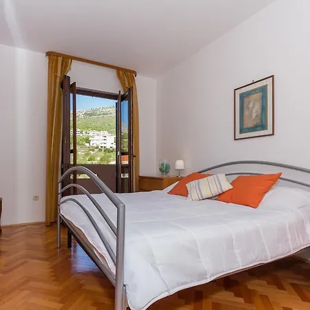 Apartment Ivo Podstrana