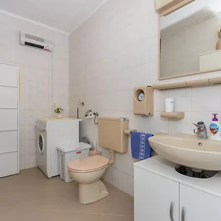 Ivo Apartment *